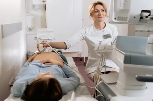 Jak ginekolog potwierdza ciążę? 5 skutecznych metod badania Jak ginekolog potwierdza ciążę? 5 skutecznych metod badania
