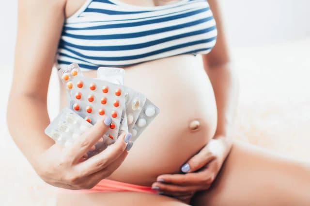 Bezpieczne leki na przeziębienie w ciąży - co możesz stosować? Bezpieczne leki na przeziębienie w ciąży - co możesz stosować?