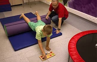 Gdzie na rehabilitację po udarze? Najlepsze ośrodki i formy terapii Gdzie na rehabilitację po udarze? Najlepsze ośrodki i formy terapii